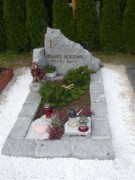 Enojni spomeniki enojni spomenik iz pohorskega tonalita 3